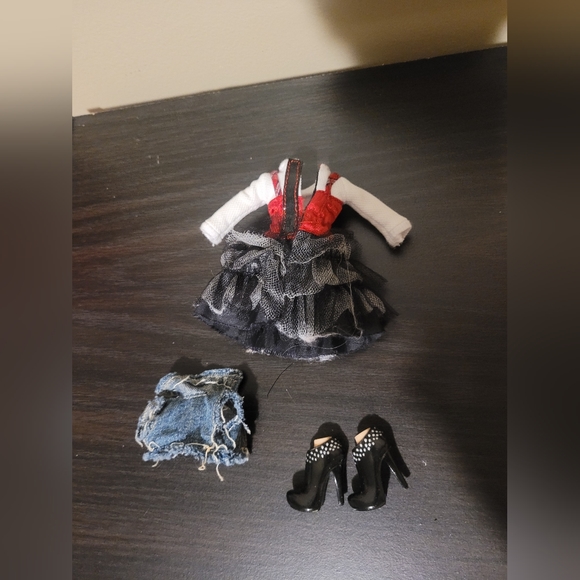 Bratz Cloe Party 10th Anniversary doll - Picture 3 of 8